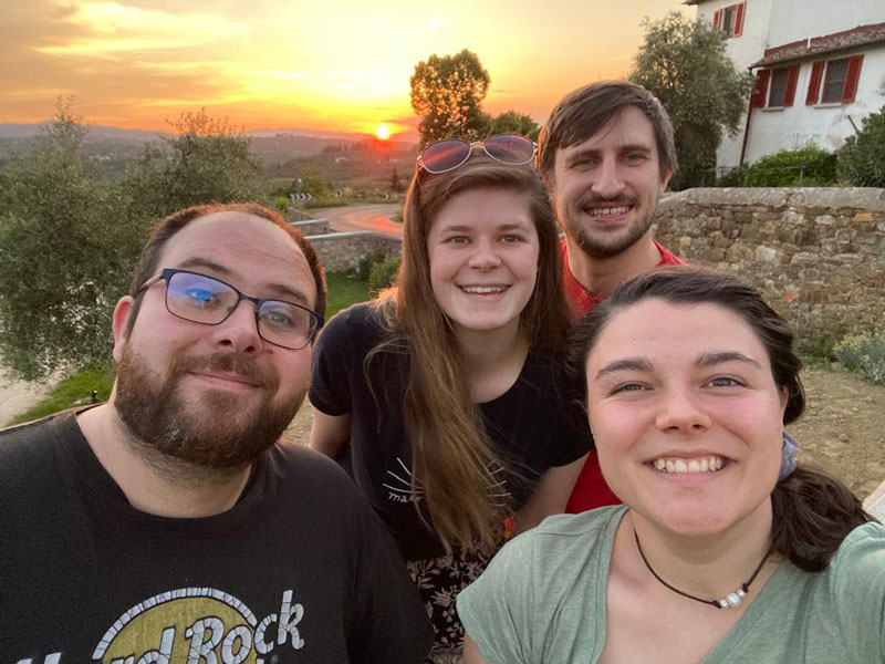 images/serve-page-gallery/sunset-with-friends.jpg#joomlaImage://local-images/serve-page-gallery/sunset-with-friends.jpg?width=800&height=600